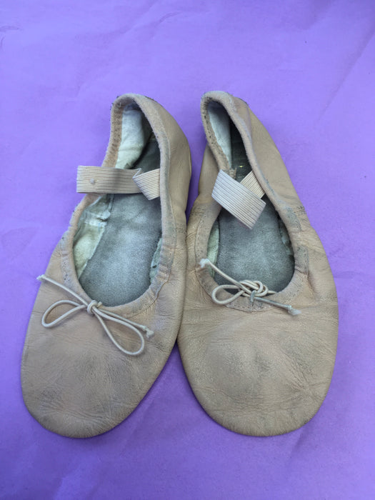 ENCORE RESALE- Child’s Ballet Slippers 13C