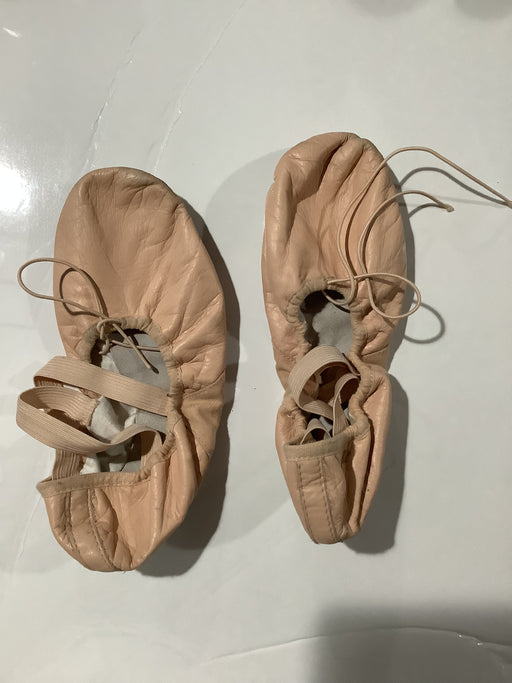 ENCORE RESALE - Adult Ballet Slippers - 7B