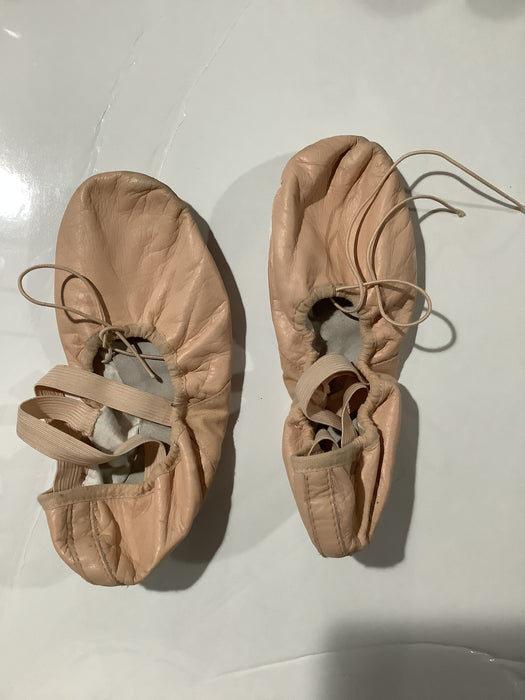 ENCORE RESALE - Adult Ballet Slippers - 7B