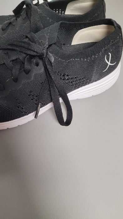 ENCORE RESALE - Adult Sneakers - Size 6