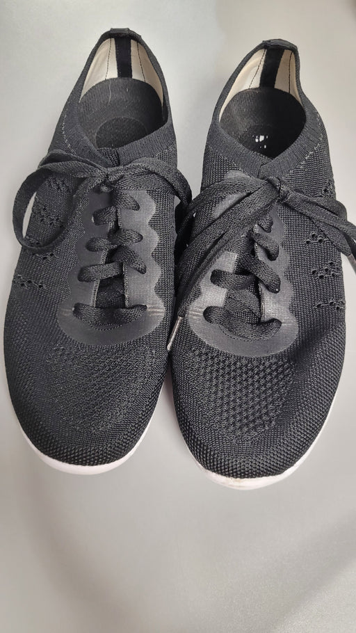 ENCORE RESALE - Adult Sneakers - Size 6
